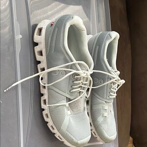 On Cloud Running Light Gray Sneakers